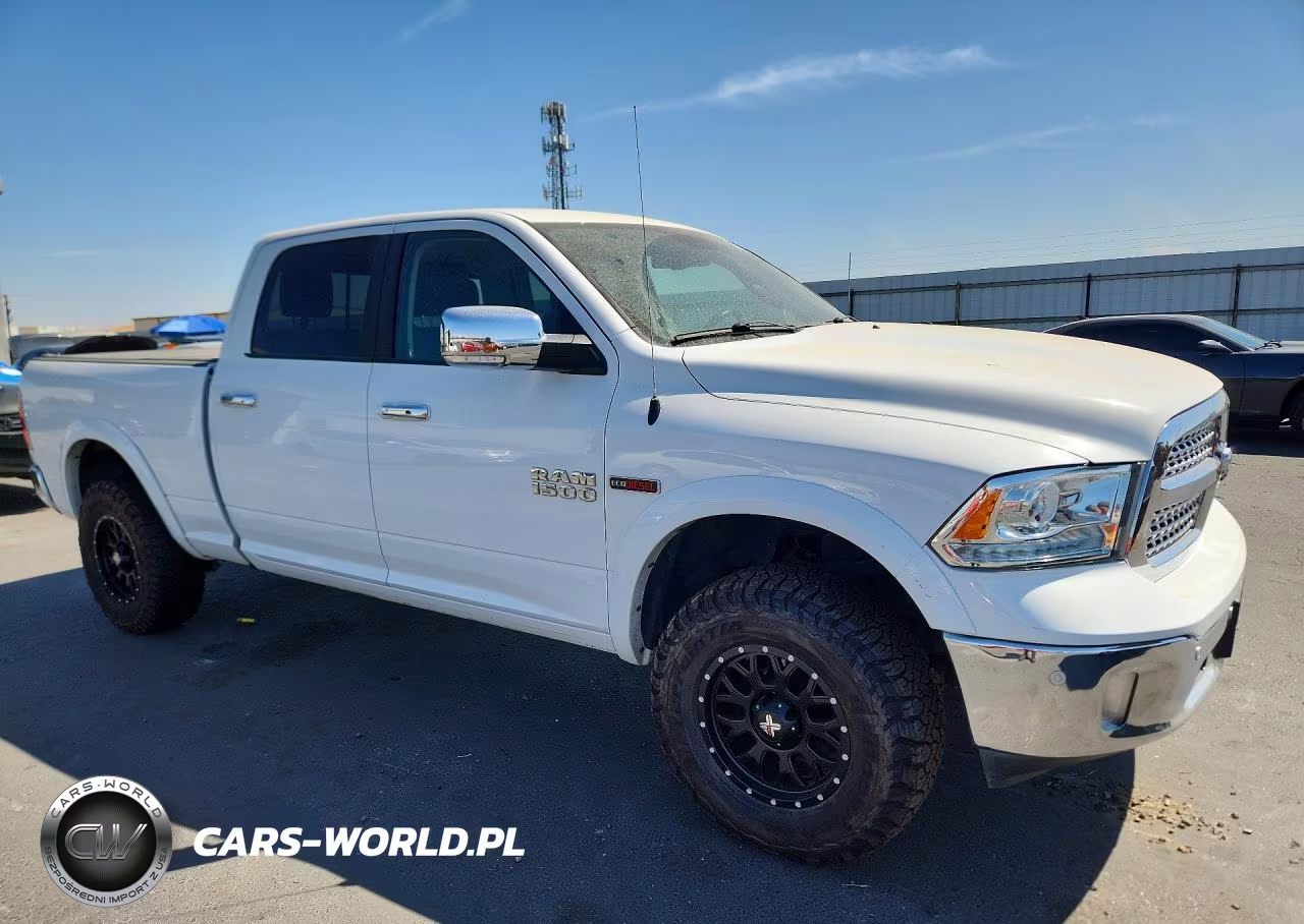 2018 Ram 1500 Laramie VIN:1C6RR7VM5JS333275 - 4