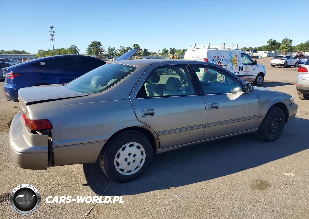 1999 Toyota Camry Le VIN:4T1BG28K4XU565856 - 3