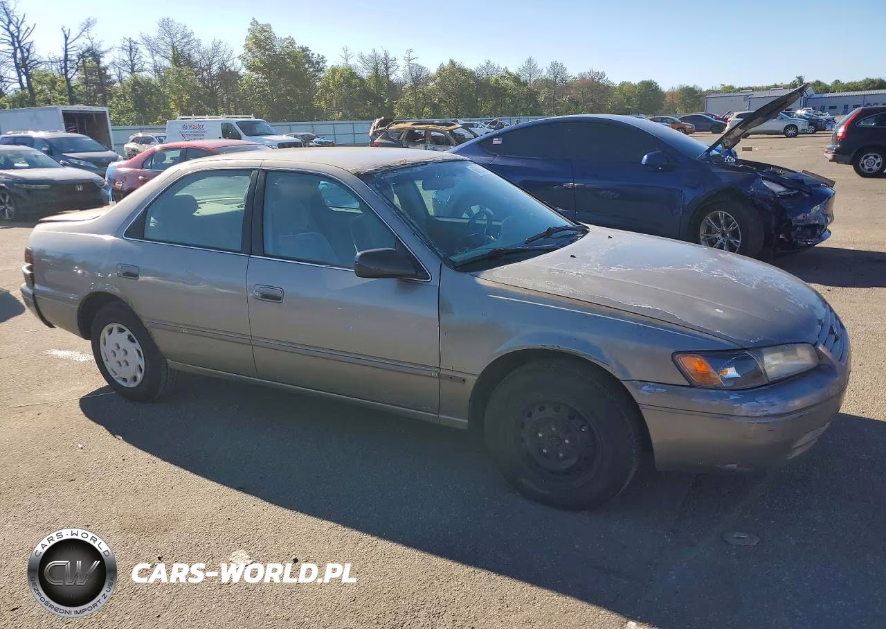 1999 Toyota Camry Le VIN:4T1BG28K4XU565856 - 4
