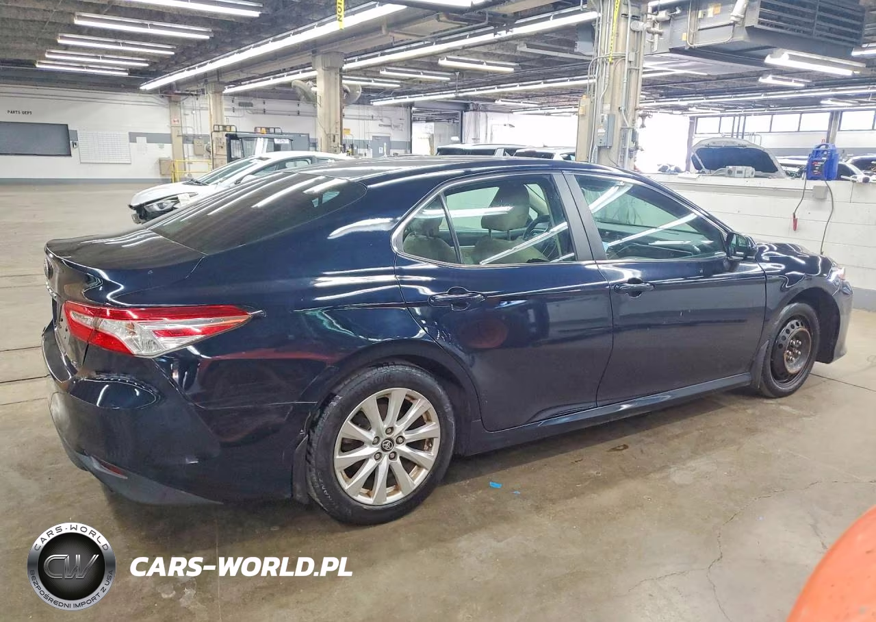 2018 Toyota Camry Le VIN:4T1B11HK5JU531265 - 3
