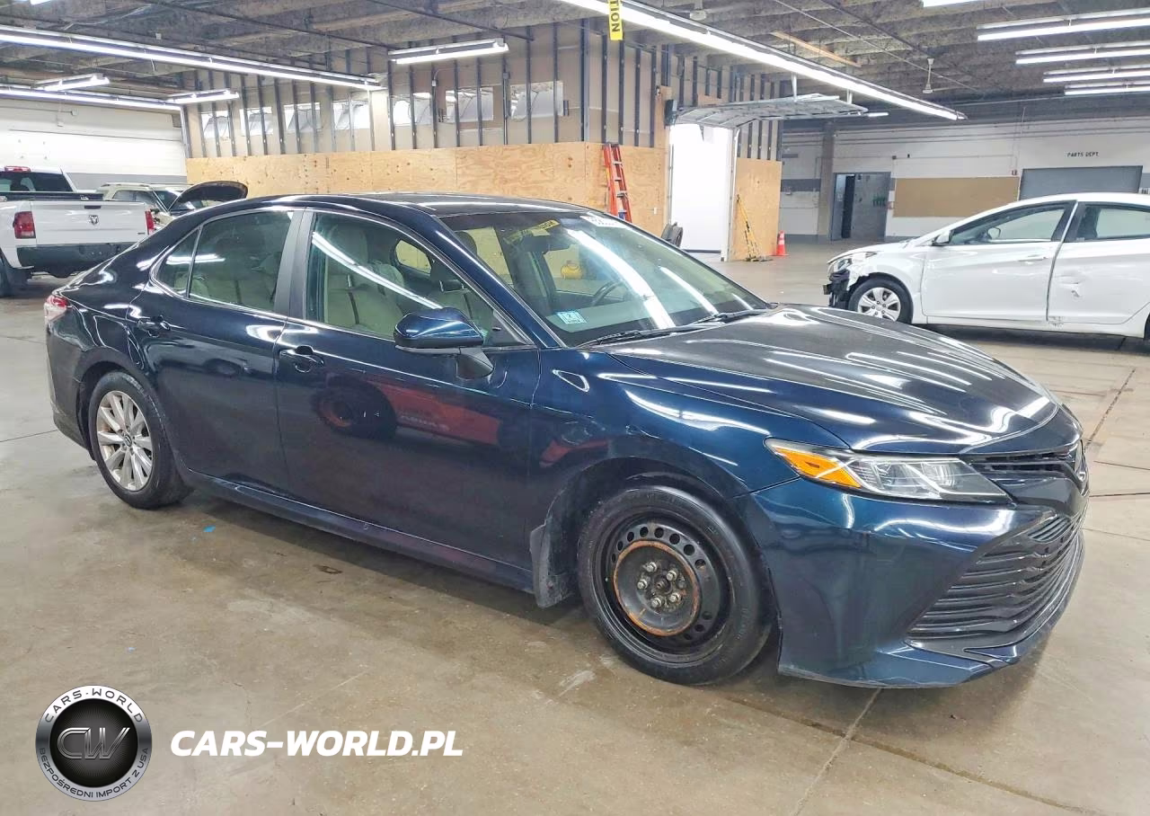 2018 Toyota Camry Le VIN:4T1B11HK5JU531265 - 4
