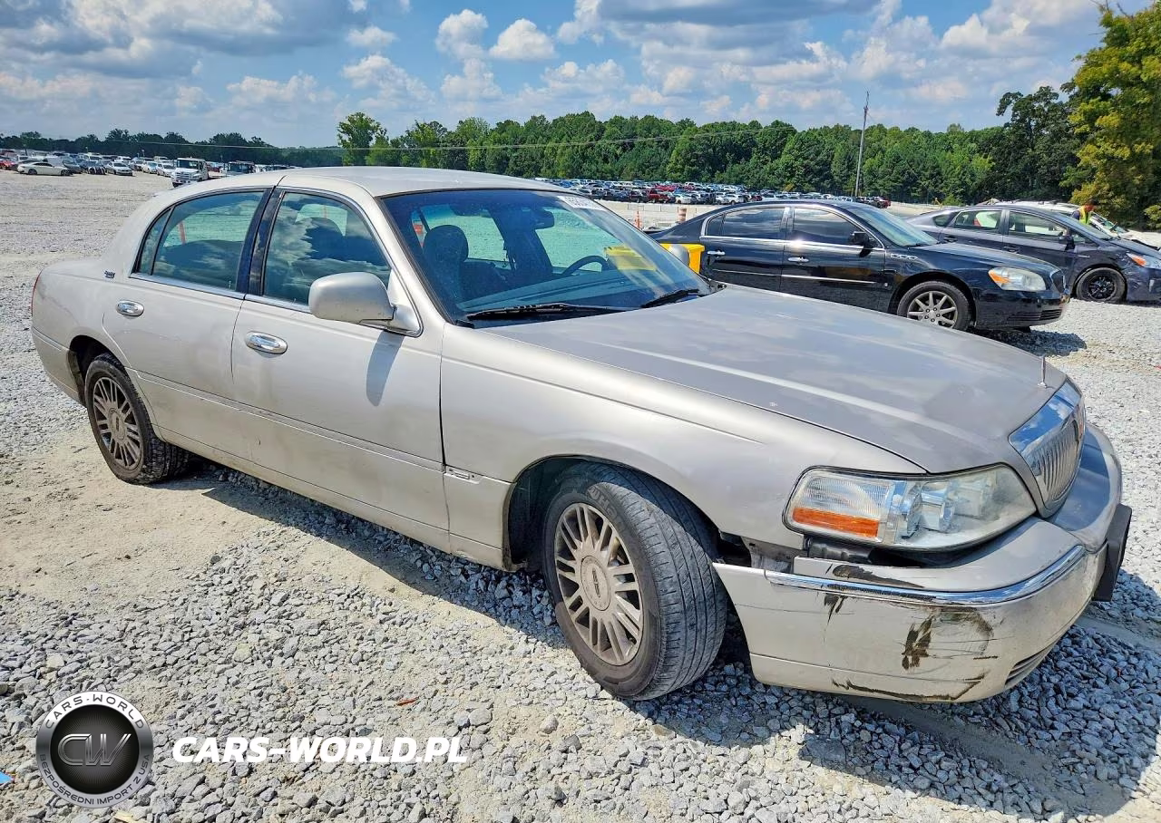 2008 Lincoln Town Car Signature Limited VIN:2LNHM82V68X659711 - 4
