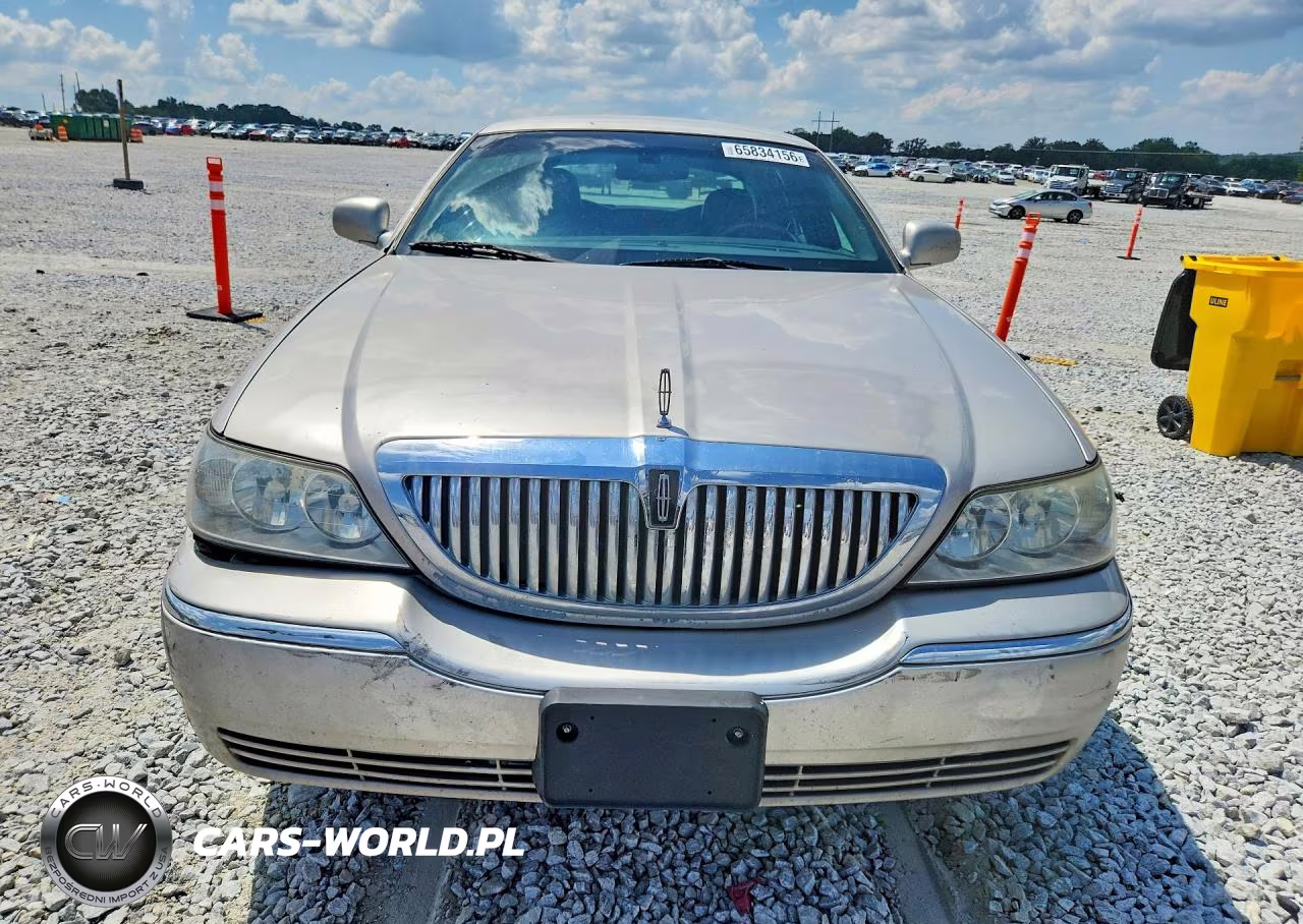 2008 Lincoln Town Car Signature Limited VIN:2LNHM82V68X659711 - 5