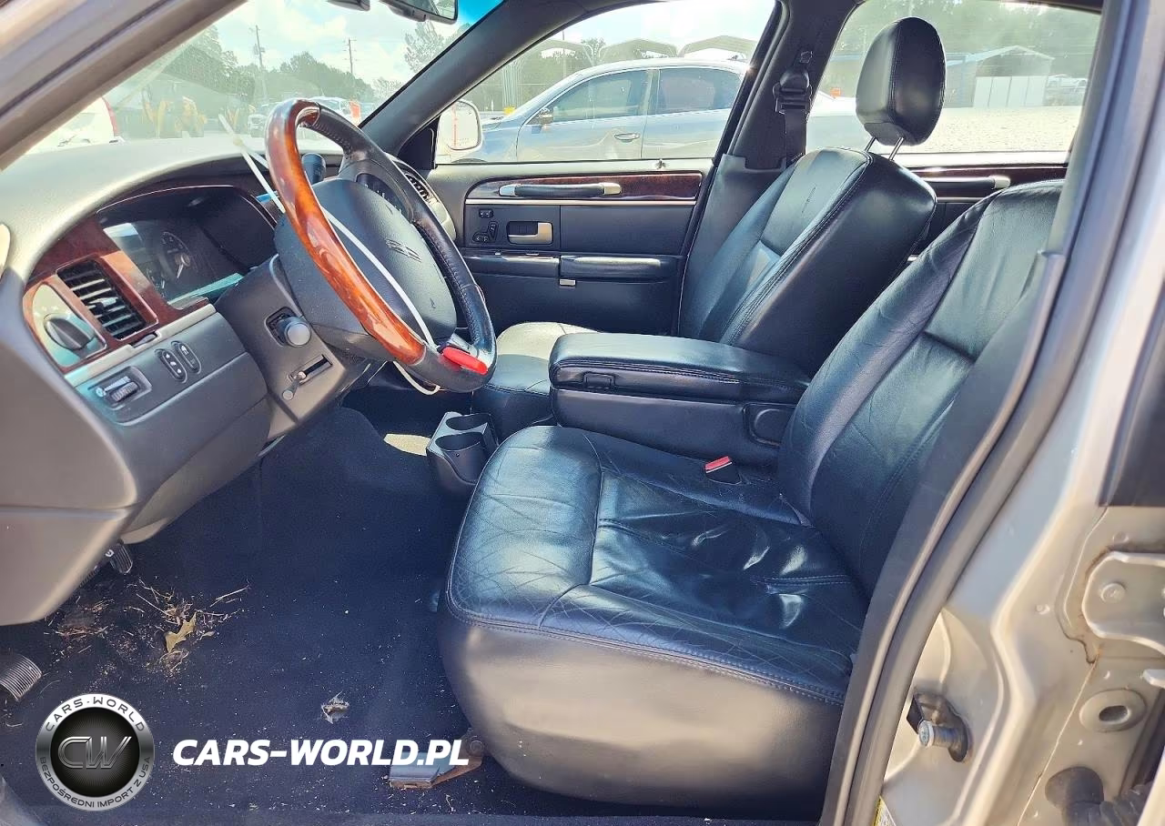 2008 Lincoln Town Car Signature Limited VIN:2LNHM82V68X659711 - 7