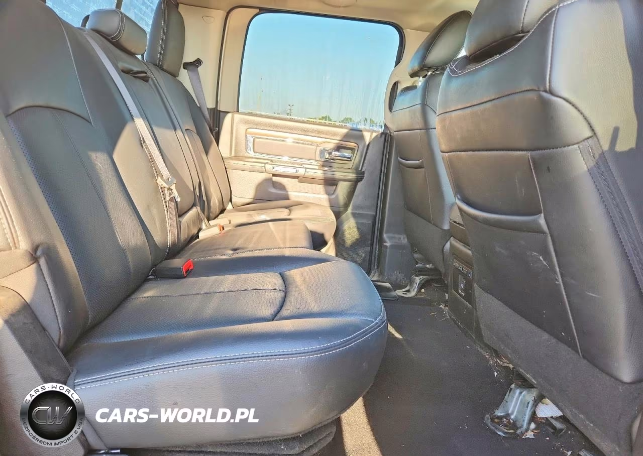 2018 Ram 2500 Laramie VIN:3C6UR5KJ1JG382571 - 10