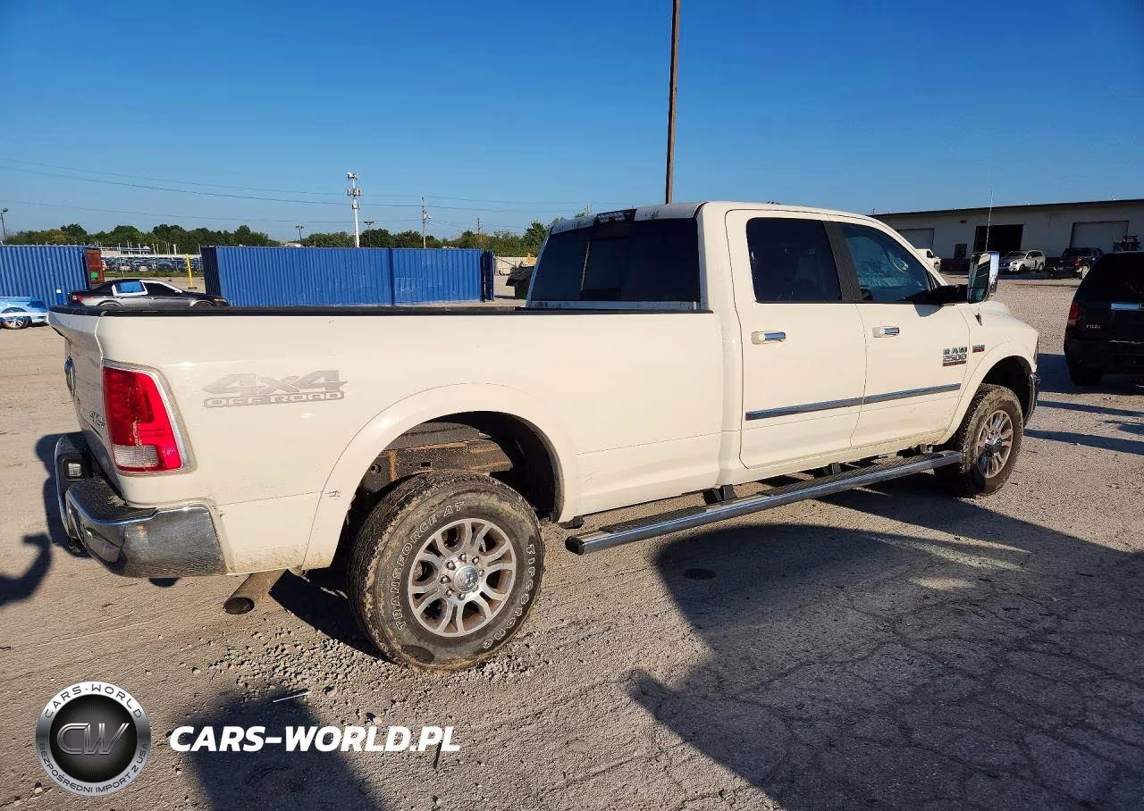 2018 Ram 2500 Laramie VIN:3C6UR5KJ1JG382571 - 3