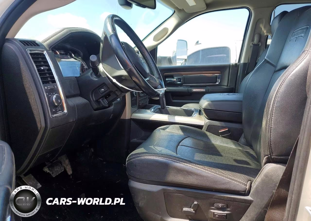 2018 Ram 2500 Laramie VIN:3C6UR5KJ1JG382571 - 7