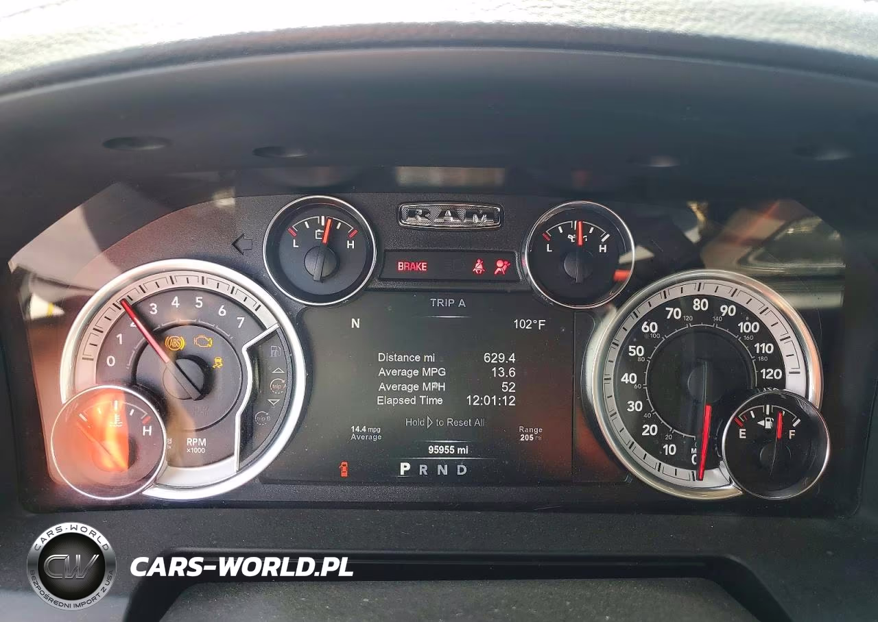 2018 Ram 2500 Laramie VIN:3C6UR5KJ1JG382571 - 9