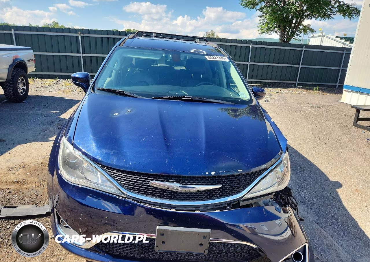 2017 Chrysler Pacifica Touring L VIN:2C4RC1BG9HR822974 - 5