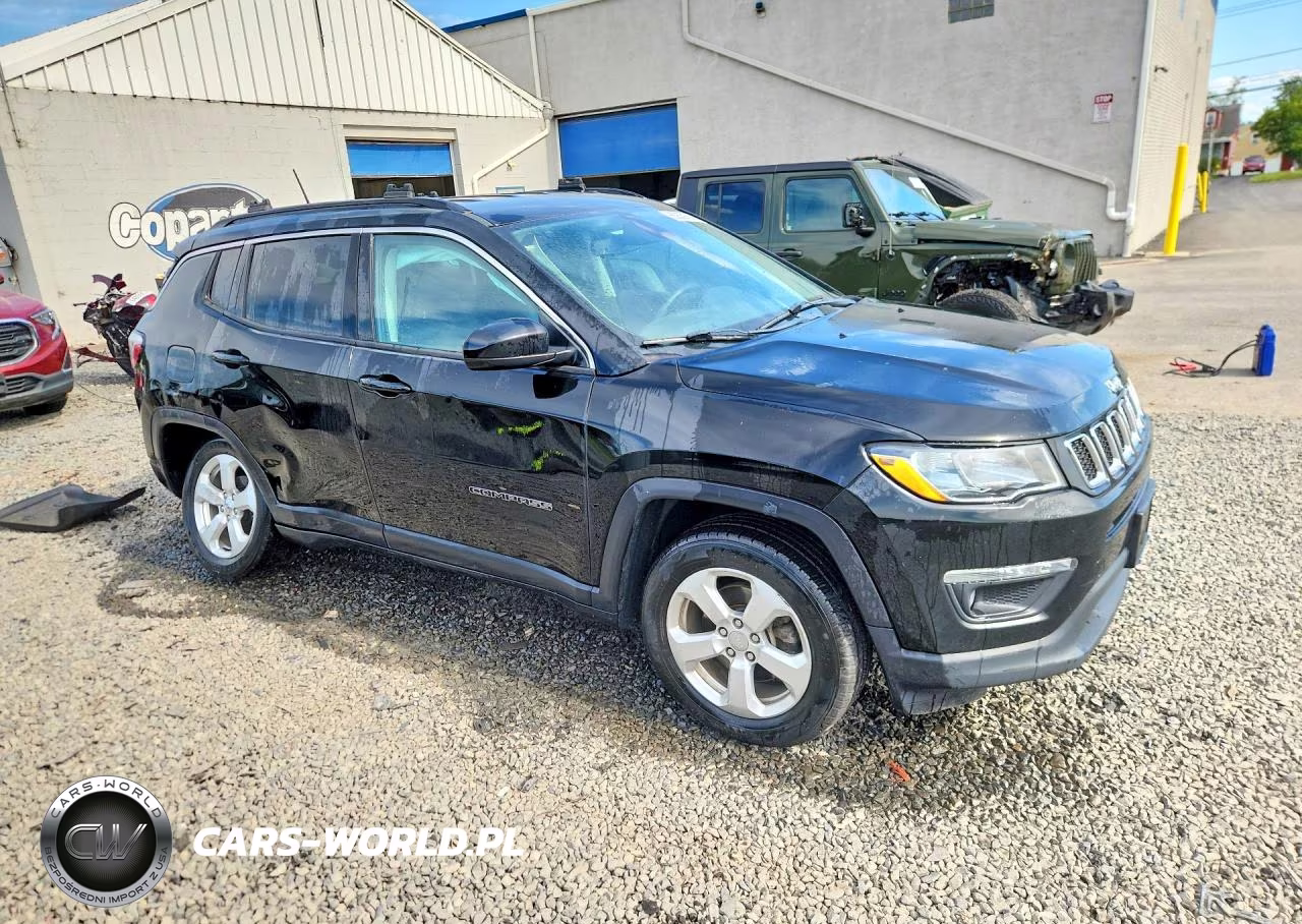 2019 Jeep Compass Latitude VIN:3C4NJDBB9KT847419 - 4