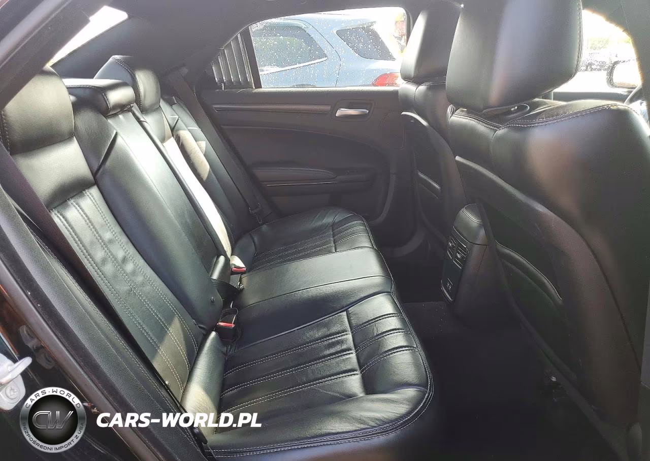 2016 Chrysler 300 S VIN:2C3CCAGG9GH349407 - 10