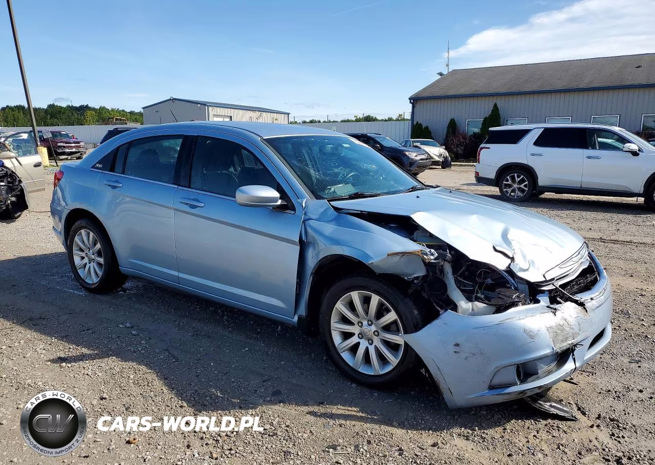 2013 Chrysler 200 Touring VIN:1C3CCBBB5DN768407 - 4