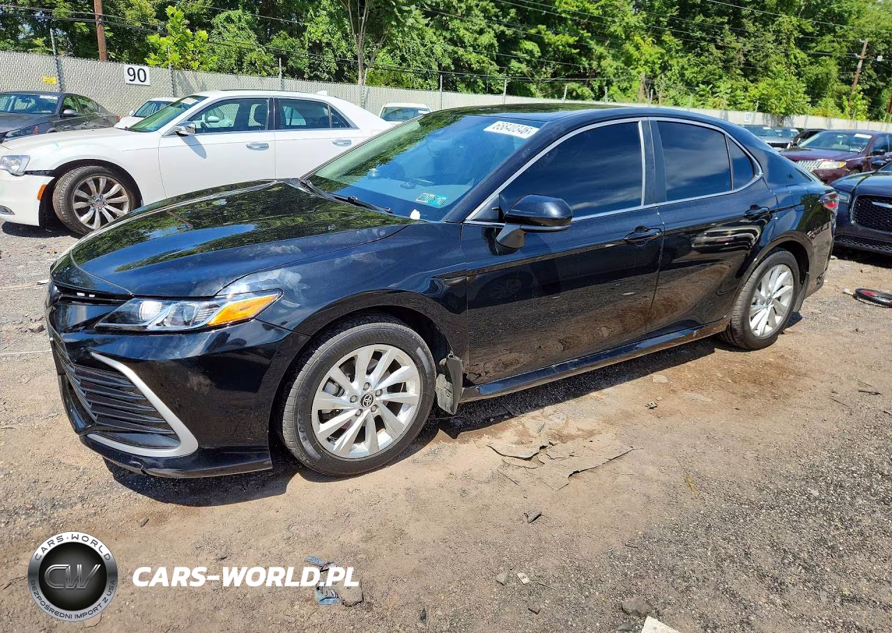 2024 Toyota Camry Le – zdjęcie 1 z 12