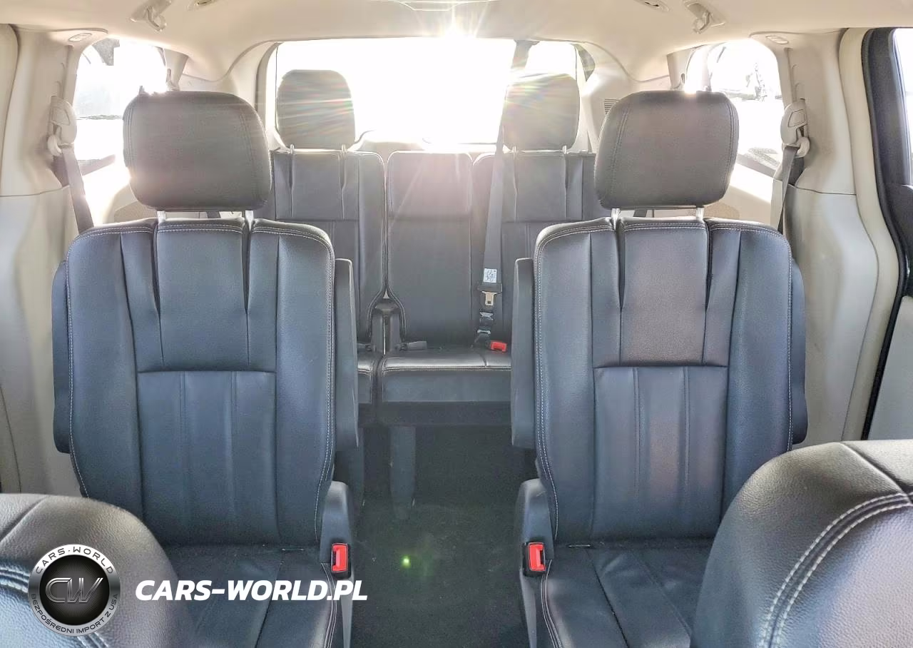 2015 Chrysler Town & Country Touring VIN:2C4RC1BG8FR645153 - 10