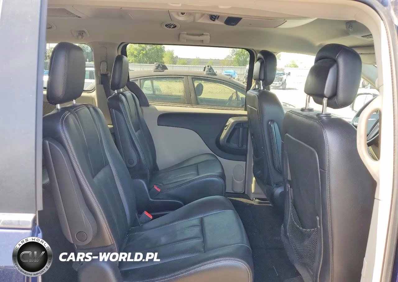 2015 Chrysler Town & Country Touring VIN:2C4RC1BG8FR645153 - 11