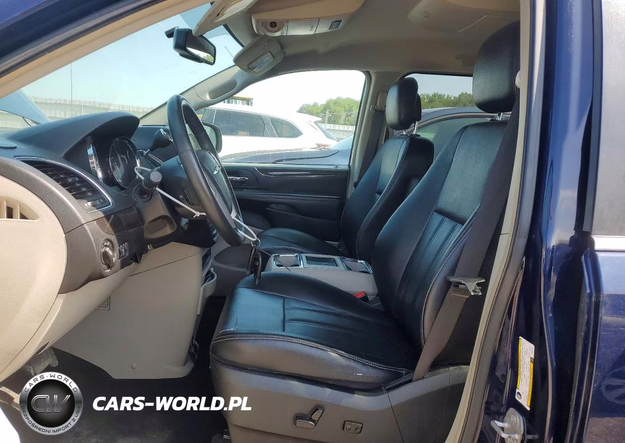 2015 Chrysler Town & Country Touring VIN:2C4RC1BG8FR645153 - 7
