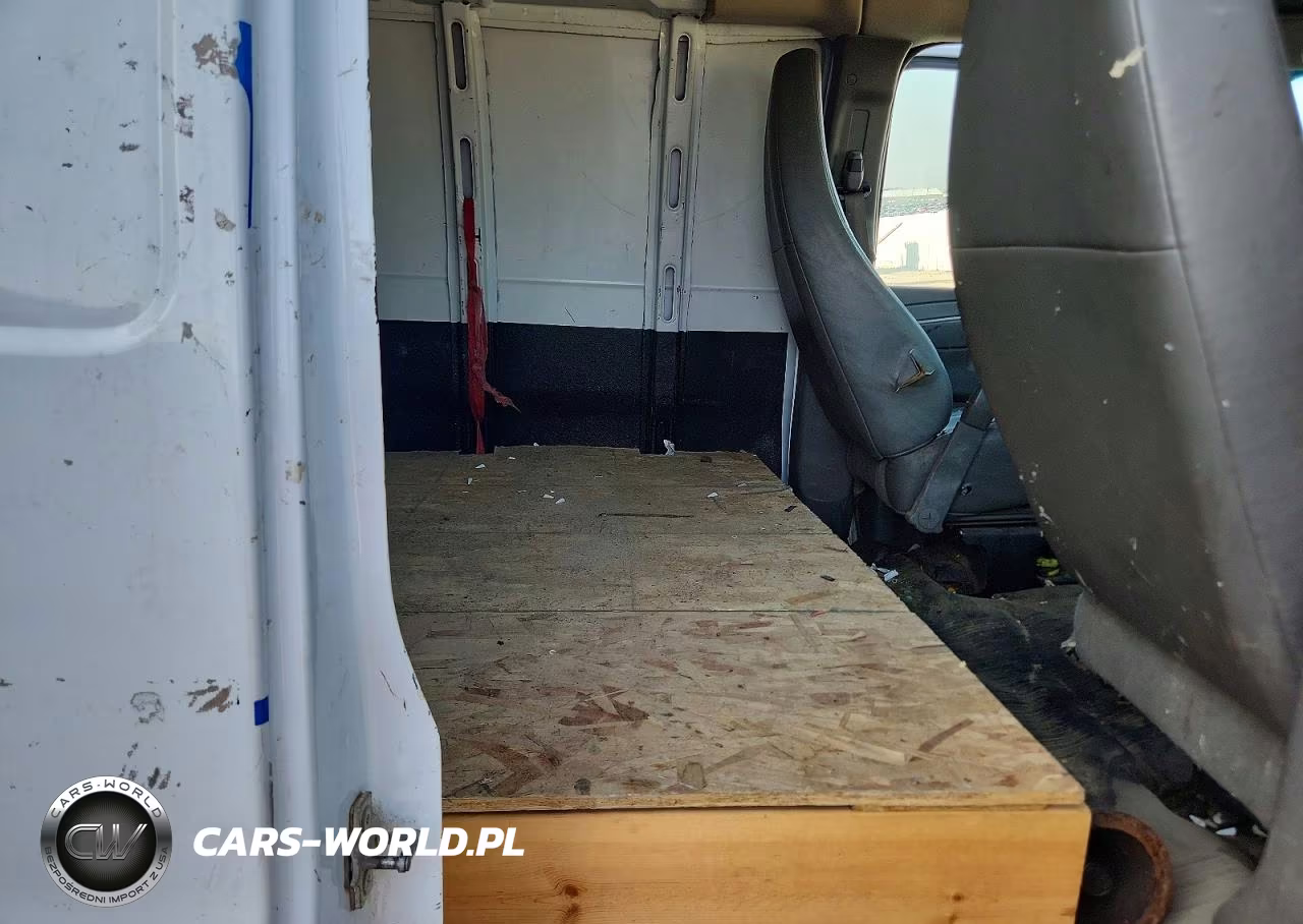 2011 Chevrolet Express 2500 Cargo Delivery Van VIN:1GCWGFFA4B1129770 - 10