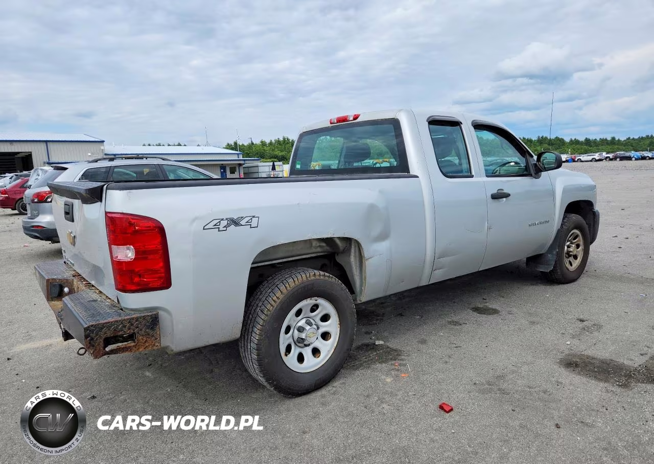 2011 Chevrolet Silverado K1500 VIN:1GCRKPE33BZ271758 - 3