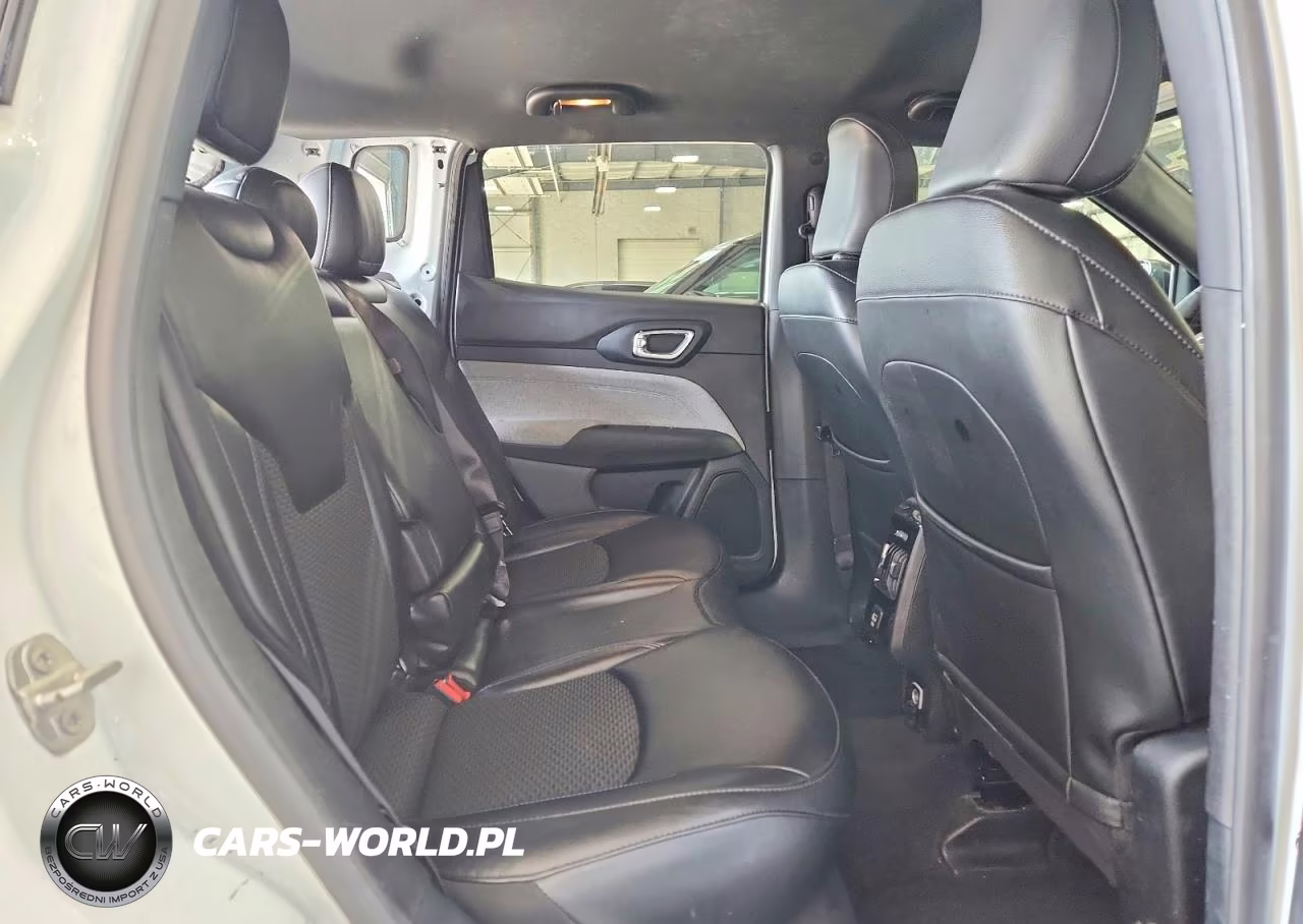 2023 Jeep Compass Latitude VIN:3C4NJDBN4PT561768 - 10