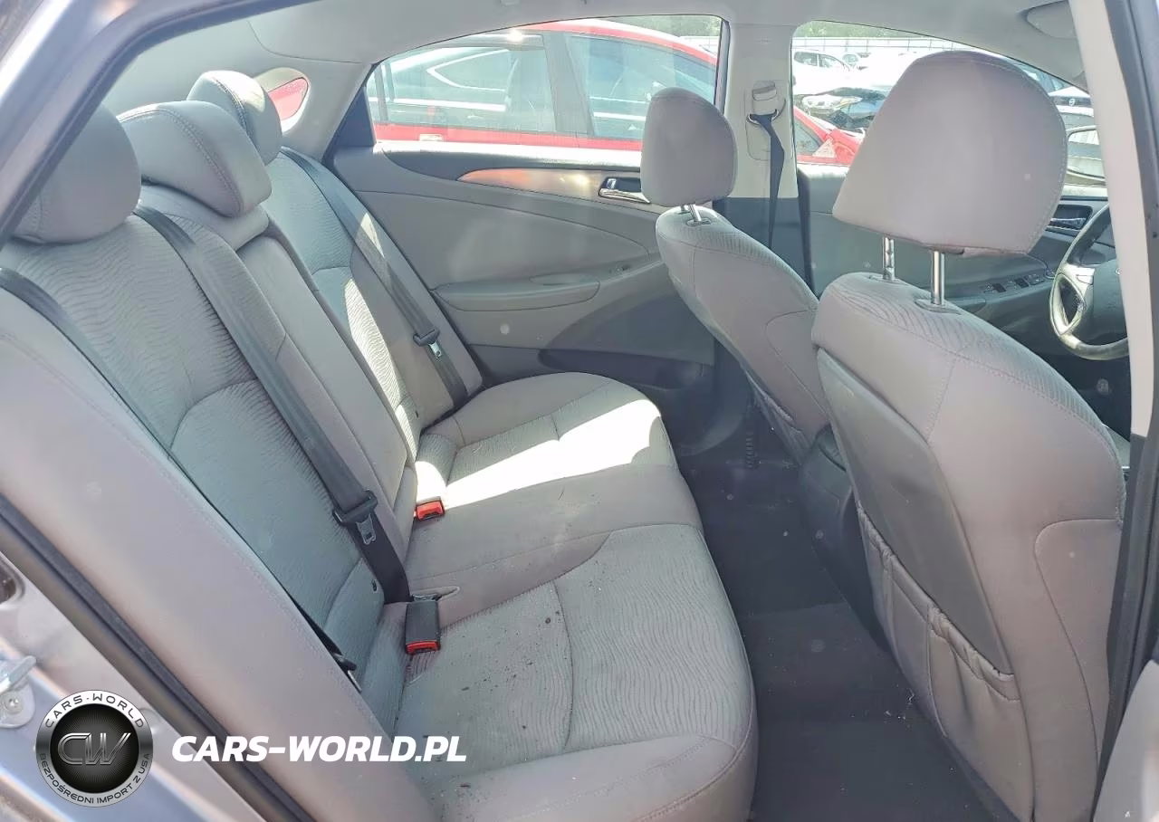 2015 Hyundai Sonata Hybrid Base VIN:KMHEC4A48FA137806 - 10