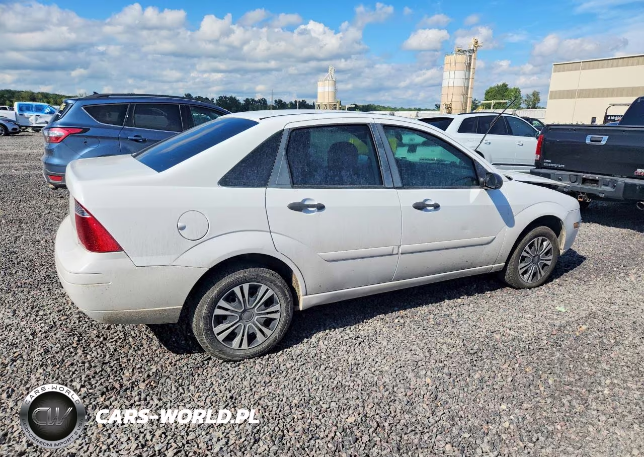 2007 Ford Focus Zx4 VIN:1FAFP34N27W256750 - 3