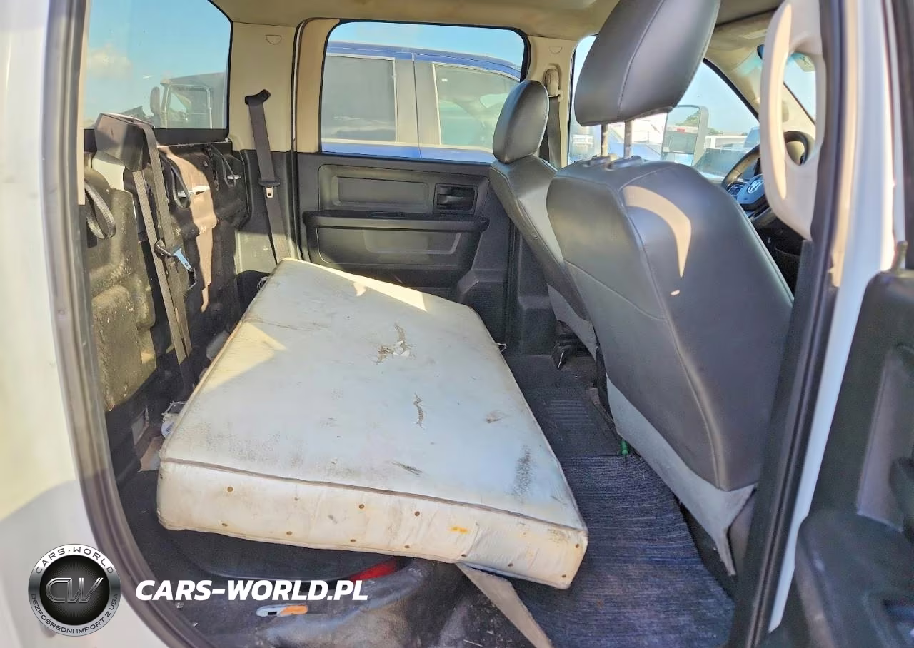 2018 Ram 3500 VIN:3C7WRSCL1JG346267 - 10