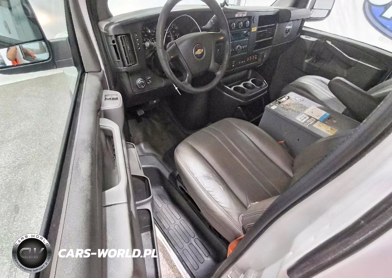2016 Chevrolet Express G2500 VIN:1GCWGAFF0G1226857 - 8