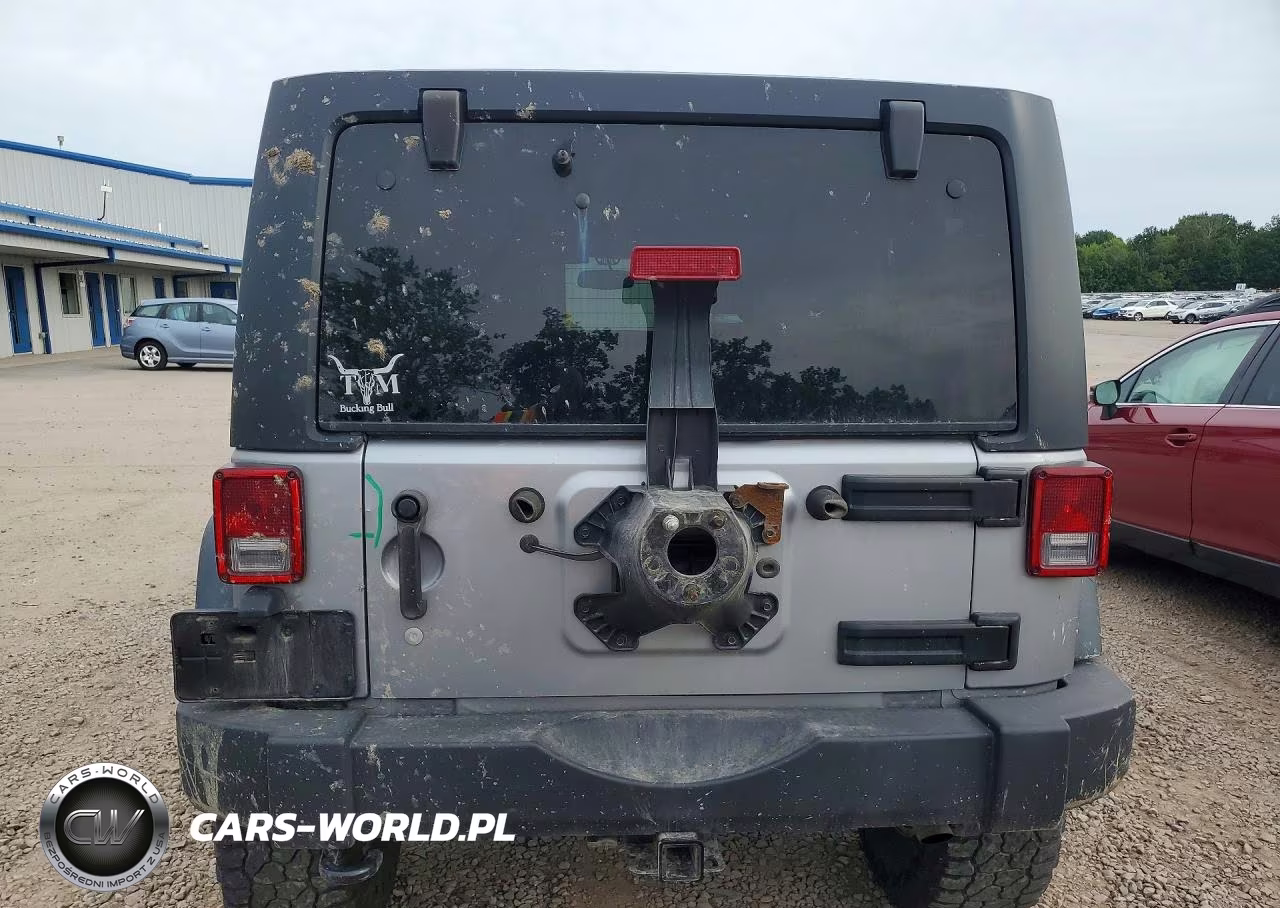 2015 Jeep Wrangler Unlimited Sport VIN:1C4BJWDG0FL523171 - 6