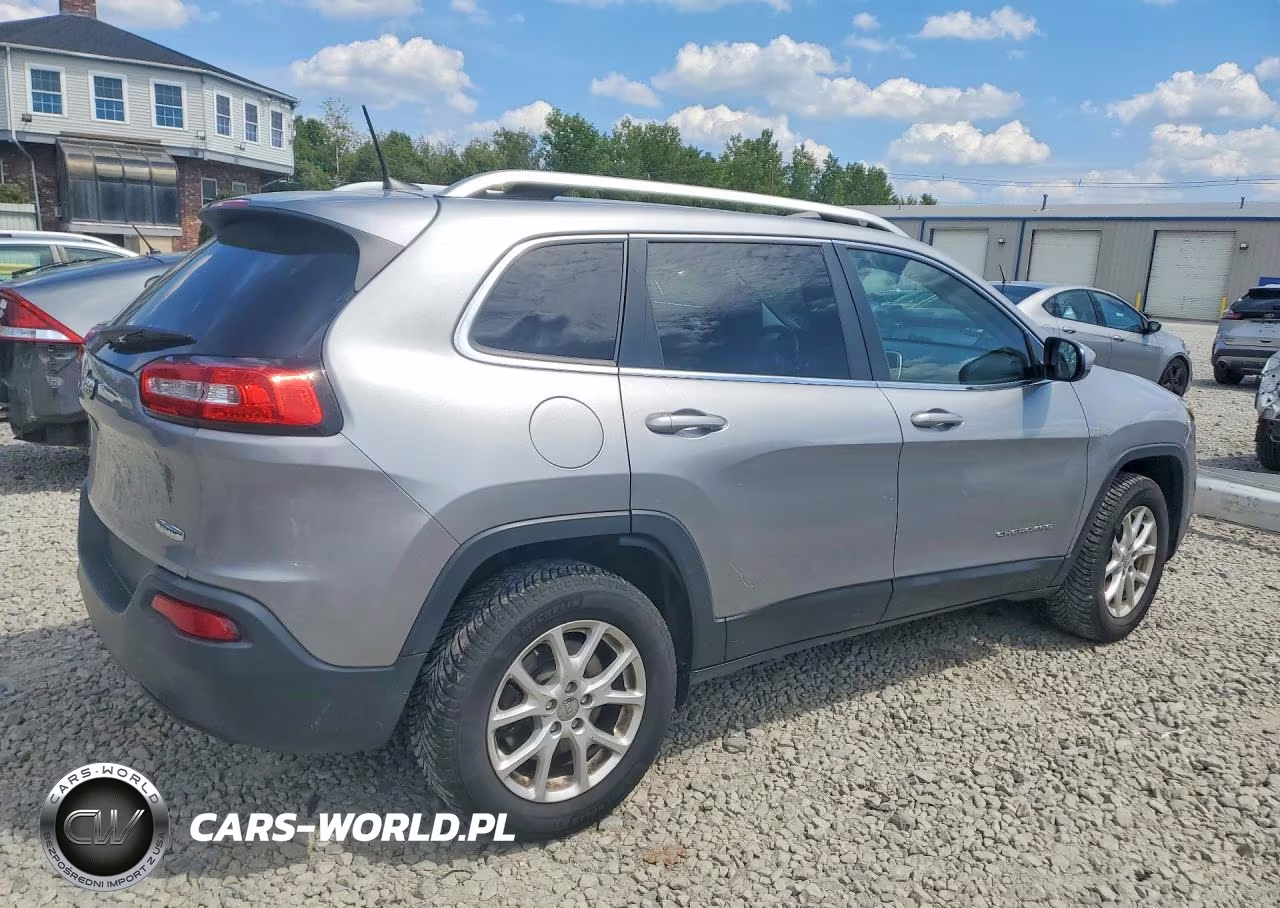 2017 Jeep Cherokee Latitude VIN:1C4PJMCB2HW632314 - 3