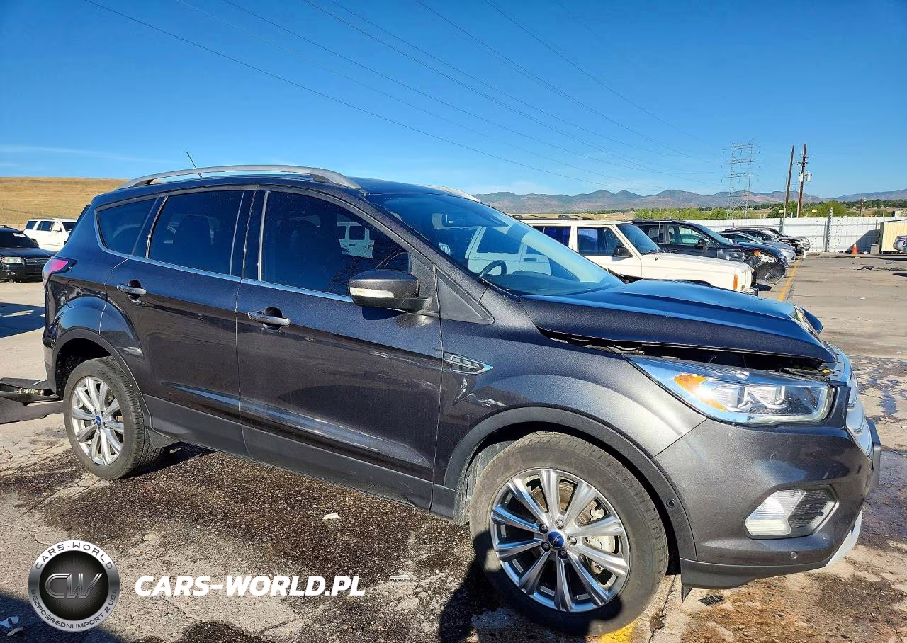 2018 Ford Escape Titanium VIN:1FMCU9J98JUC19118 - 4