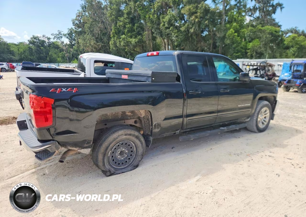 2018 Chevrolet Silverado K1500 Lt VIN:1GCVKRECXJZ271135 - 3