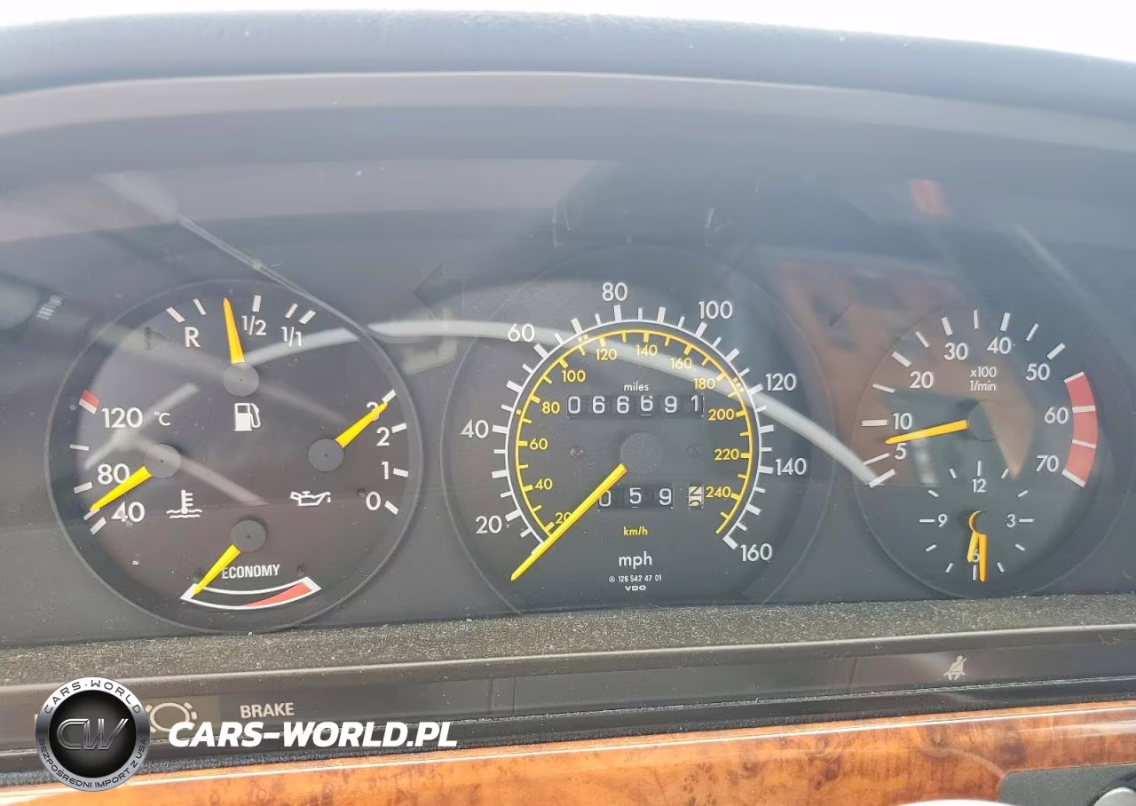 1983 Mercedes-Benz 380 Sec VIN:WDBCA43A5DB007024 - 9