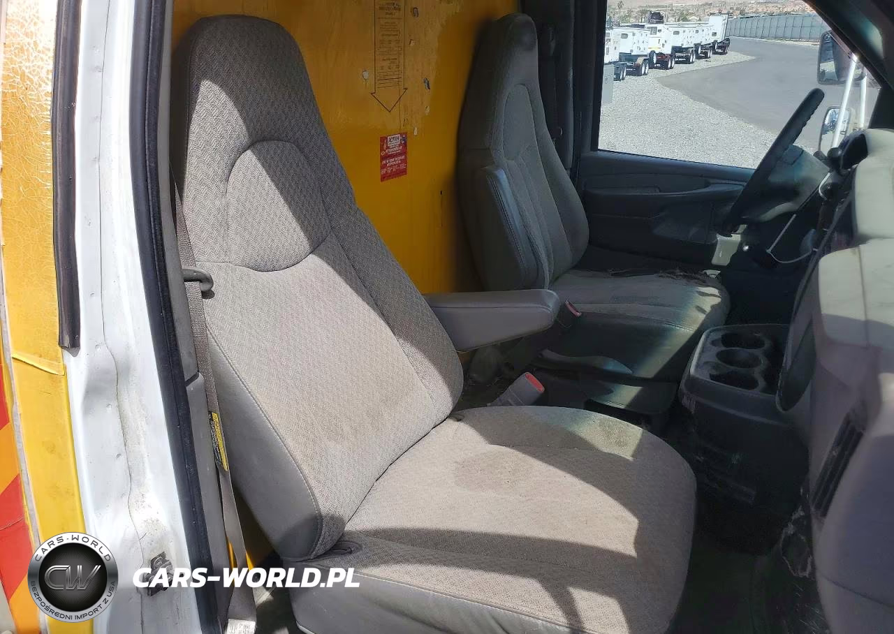 2004 Chevrolet Express G3 - Box Truck VIN:1GBJG31U341159733 - 11