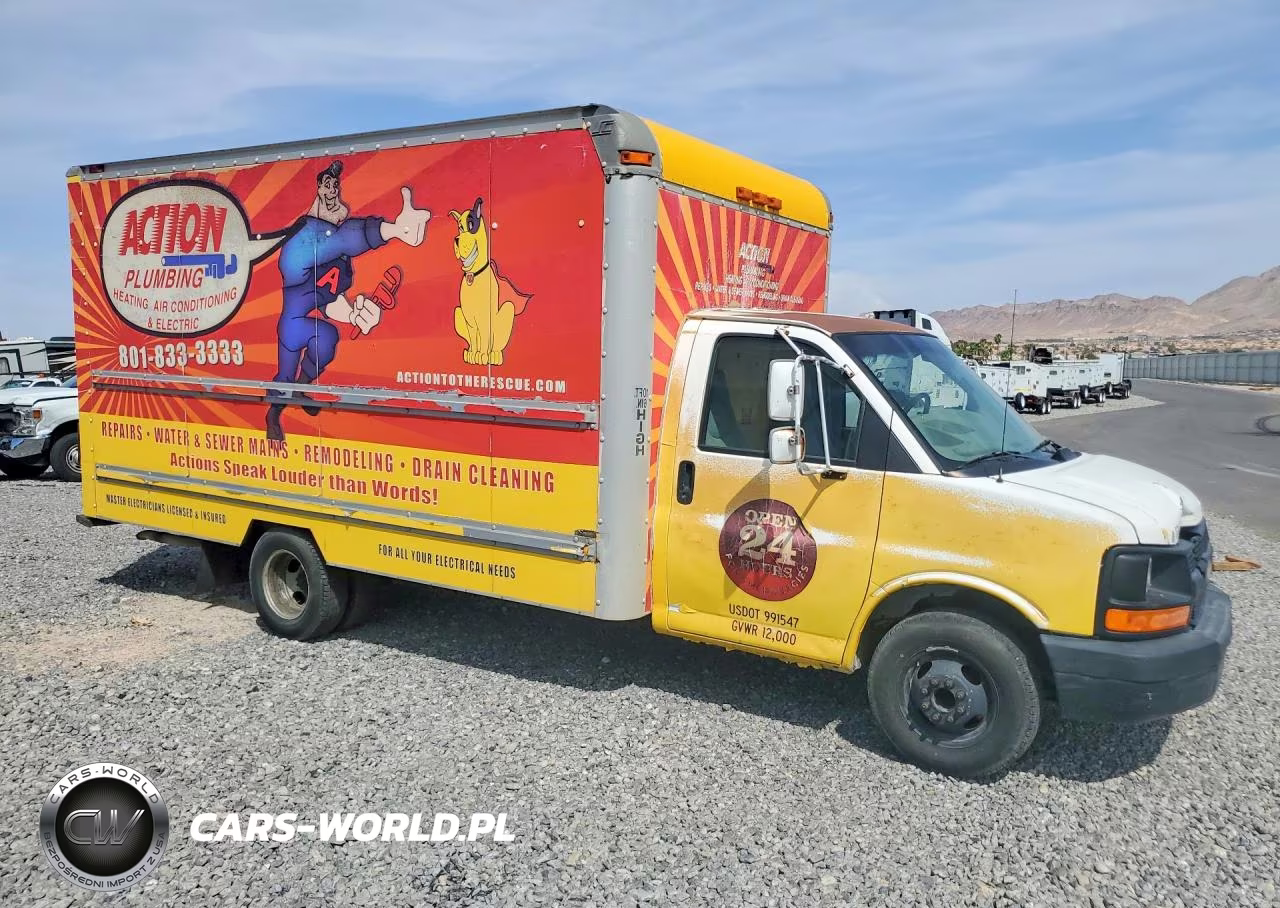 2004 Chevrolet Express G3 - Box Truck VIN:1GBJG31U341159733 - 4