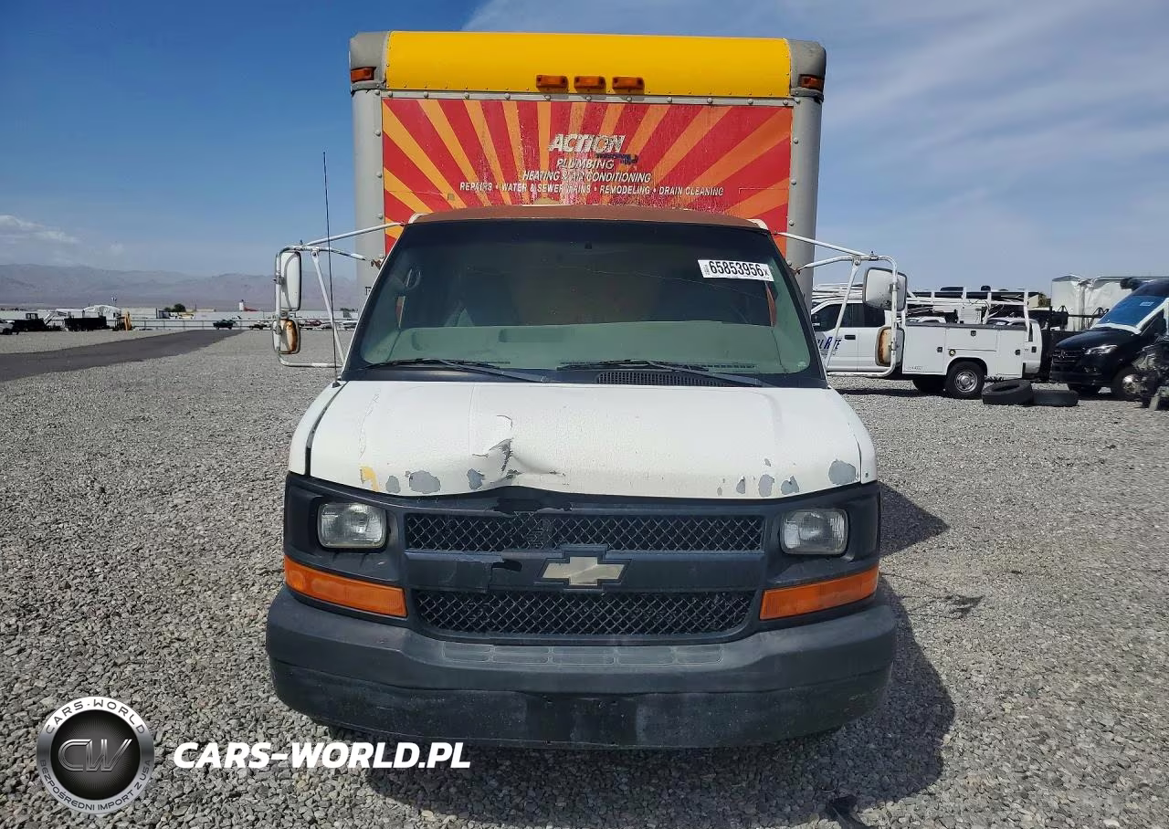 2004 Chevrolet Express G3 - Box Truck VIN:1GBJG31U341159733 - 5