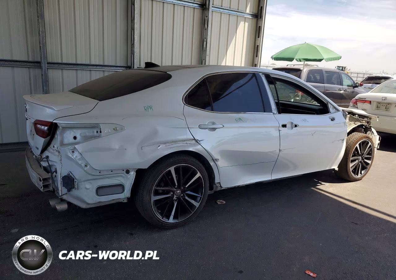 2018 Toyota Camry Xse VIN:4T1B61HK4JU062428 - 3