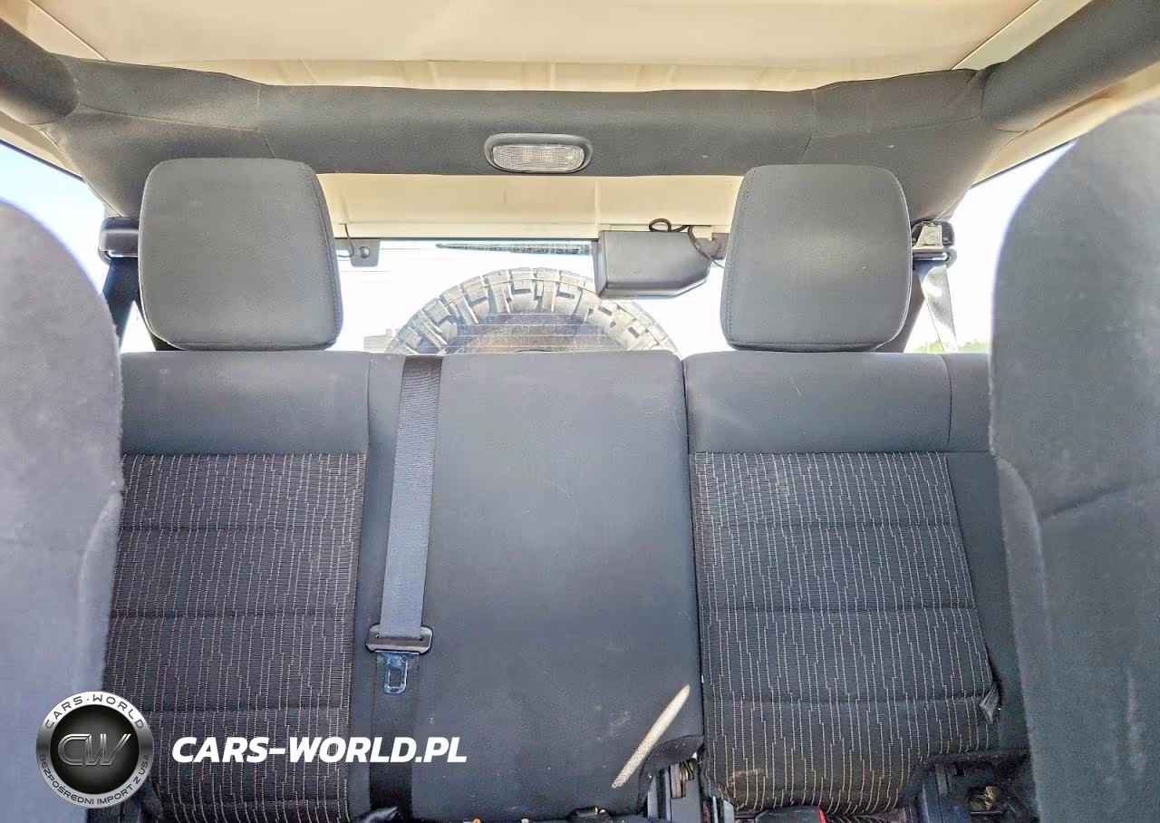 2011 Jeep Wrangler Unlimited Sahara VIN:1J4HA5H11BL574984 - 10