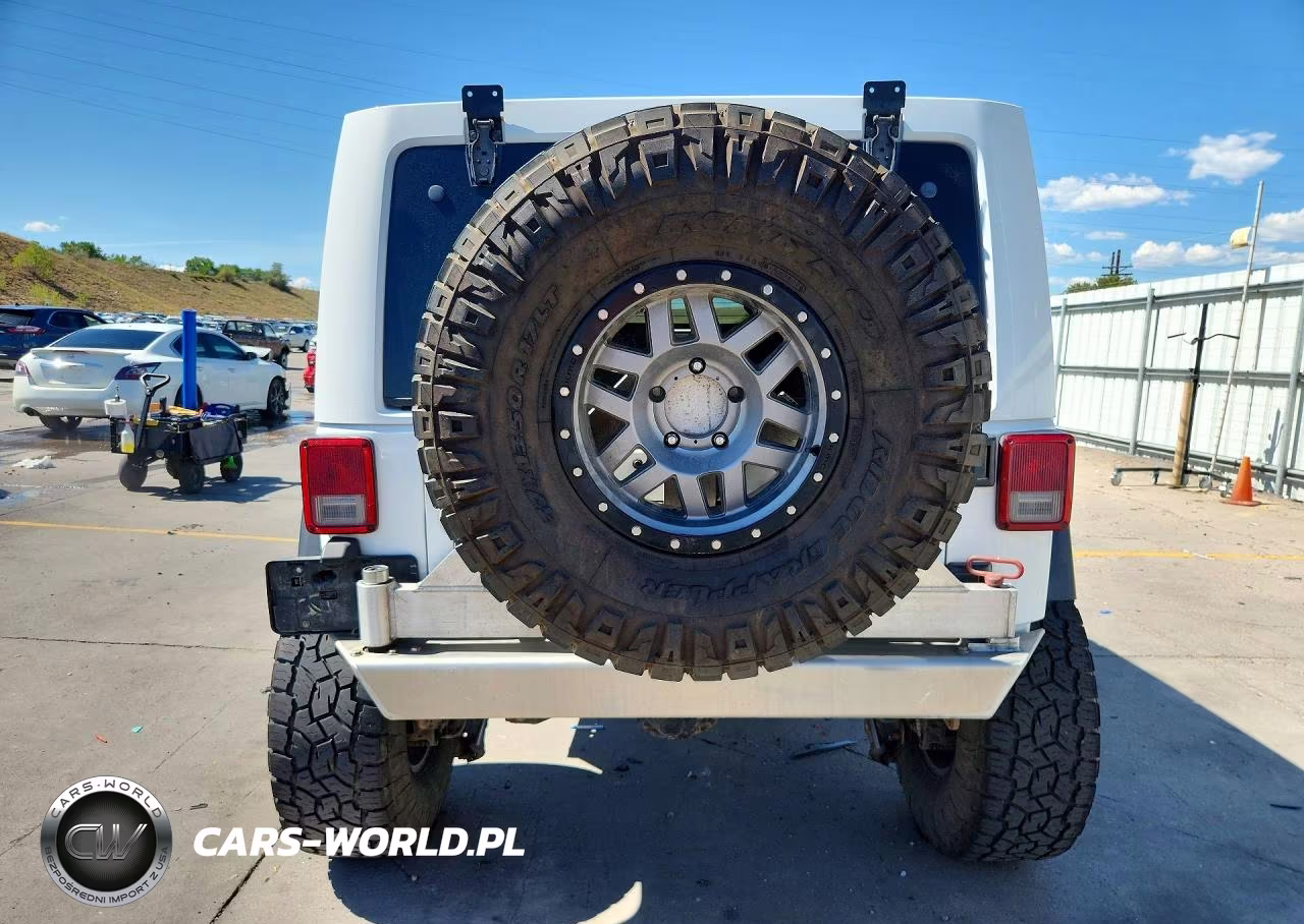 2011 Jeep Wrangler Unlimited Sahara VIN:1J4HA5H11BL574984 - 6