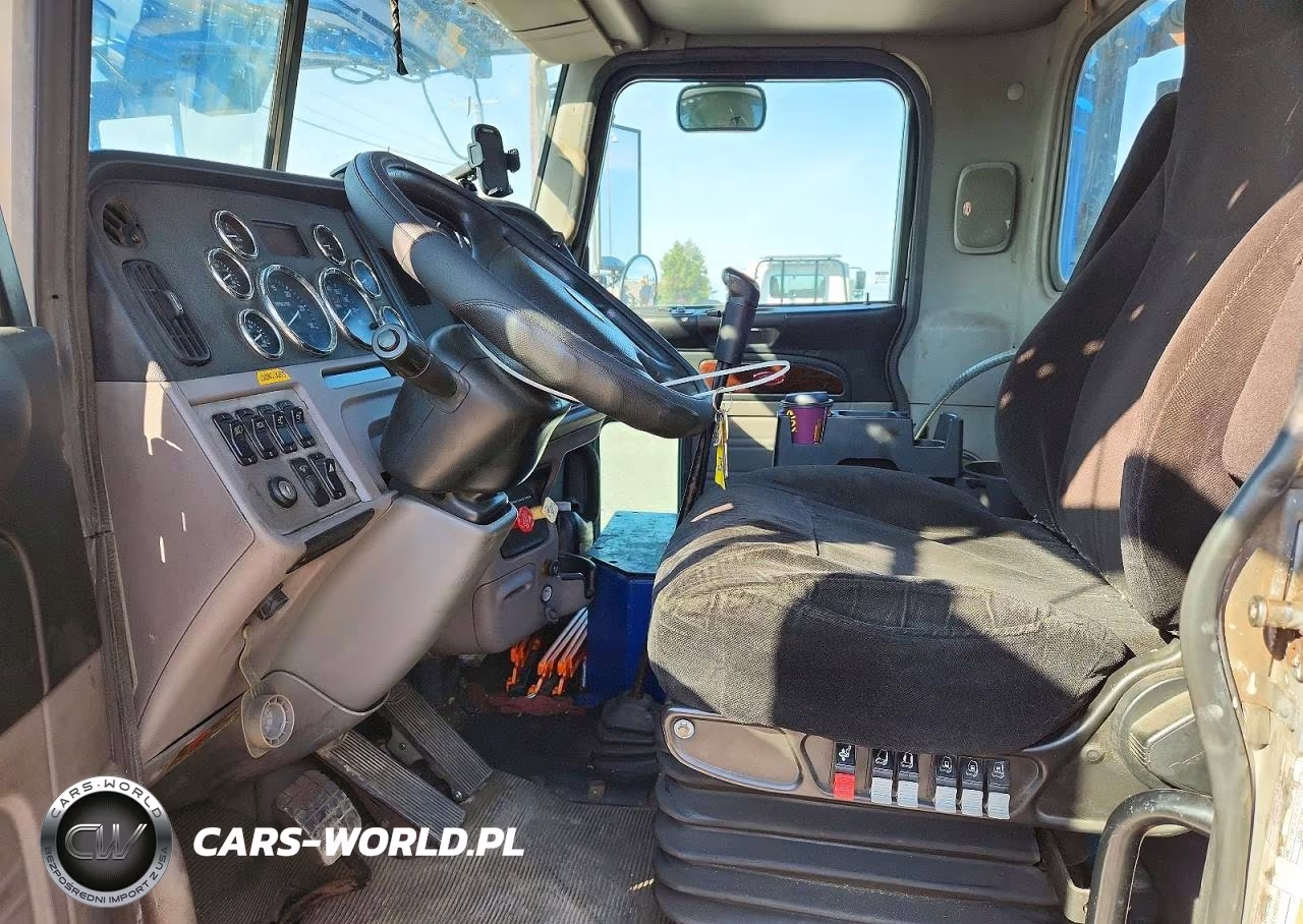2012 Peterbilt 365 - Semi Truck VIN:1NPSL79X4CD153348 - 7