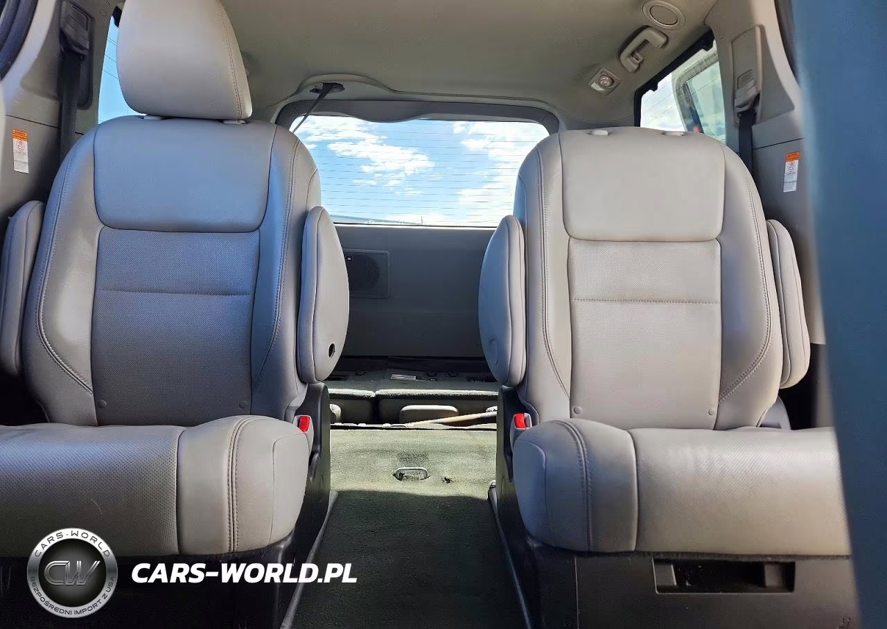 2017 Toyota Sienna Limited Premium 7-Passenger VIN:5TDDZ3DC7HS152900 - 10