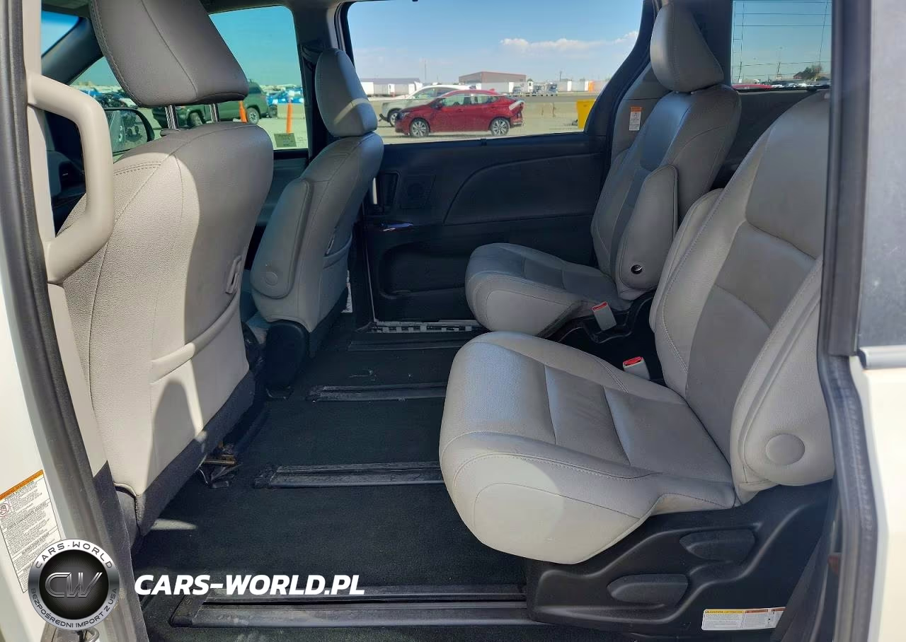 2017 Toyota Sienna Limited Premium 7-Passenger VIN:5TDDZ3DC7HS152900 - 11