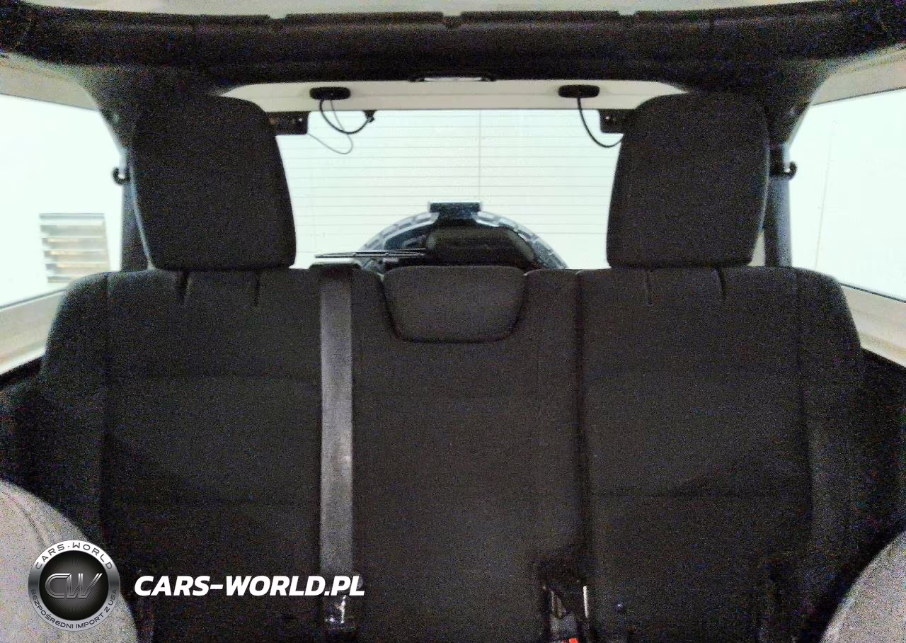 2018 Jeep Wrangler Unlimited Sport VIN:1C4HJXDG7JW117721 - 10