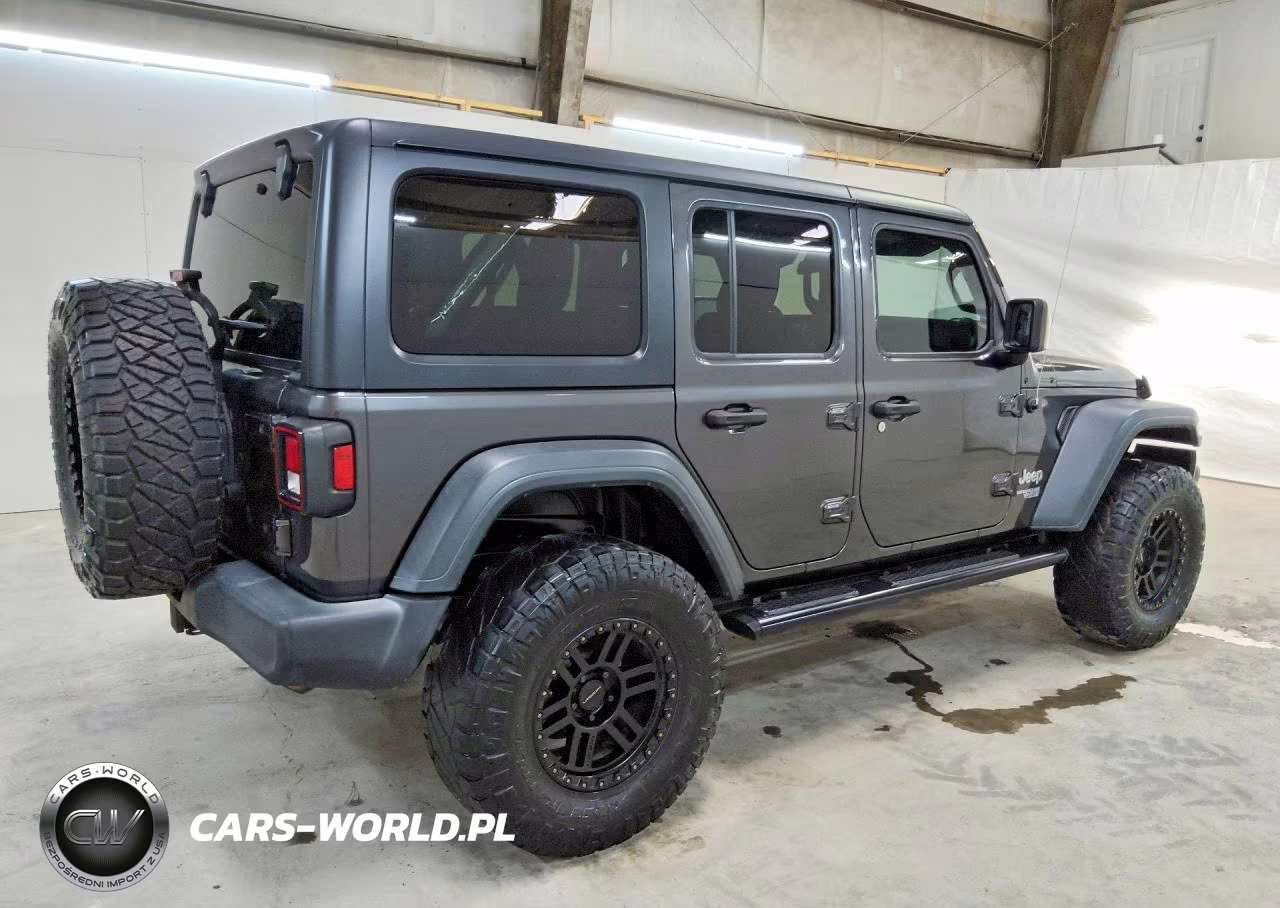 2018 Jeep Wrangler Unlimited Sport VIN:1C4HJXDG7JW117721 - 3