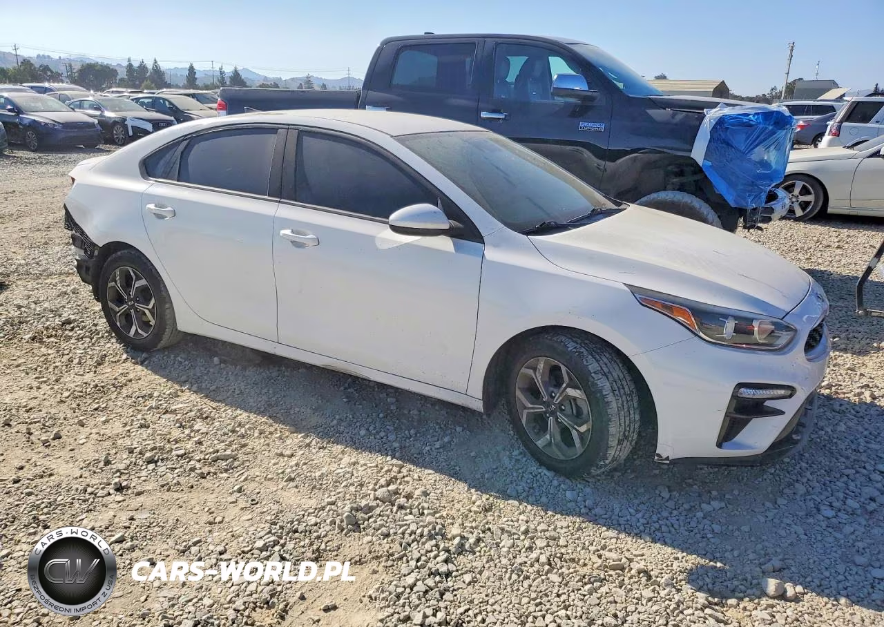 2019 Kia Forte Lxs VIN:3KPF24AD3KE092891 - 4