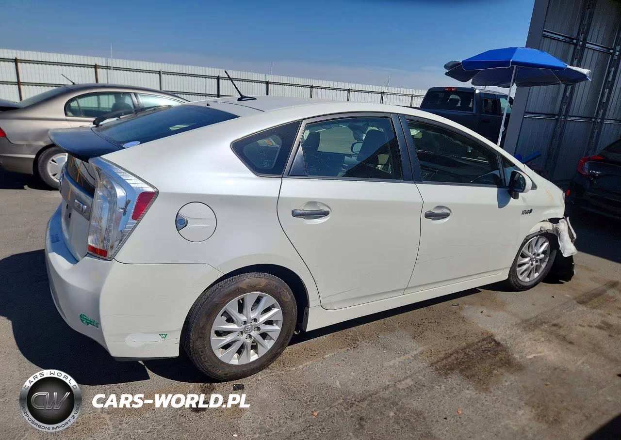 2014 Toyota Prius Plug-In Hybrid Base VIN:JTDKN3DP2E3051024 - 3