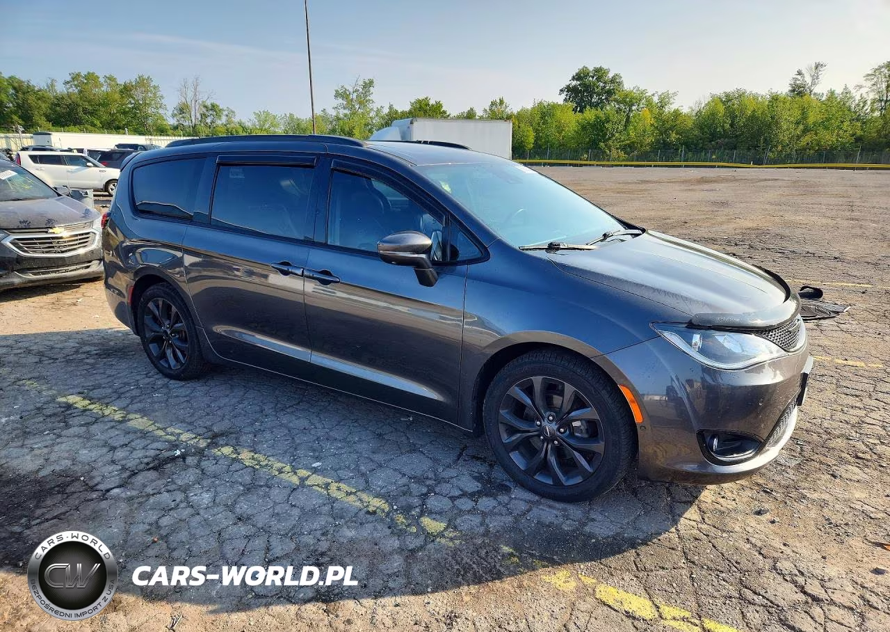 2019 Chrysler Pacifica Limited VIN:2C4RC1GG8KR610292 - 4