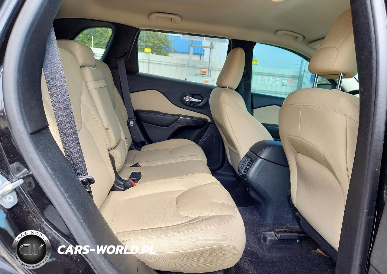 2015 Jeep Cherokee Latitude VIN:1C4PJLCBXFW660515 - 10