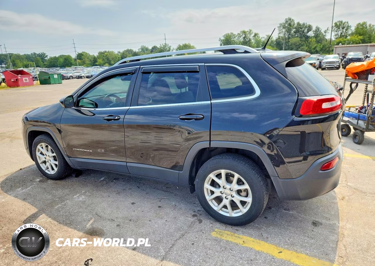 2015 Jeep Cherokee Latitude VIN:1C4PJLCBXFW660515 - 2