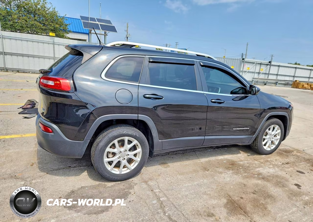 2015 Jeep Cherokee Latitude VIN:1C4PJLCBXFW660515 - 3