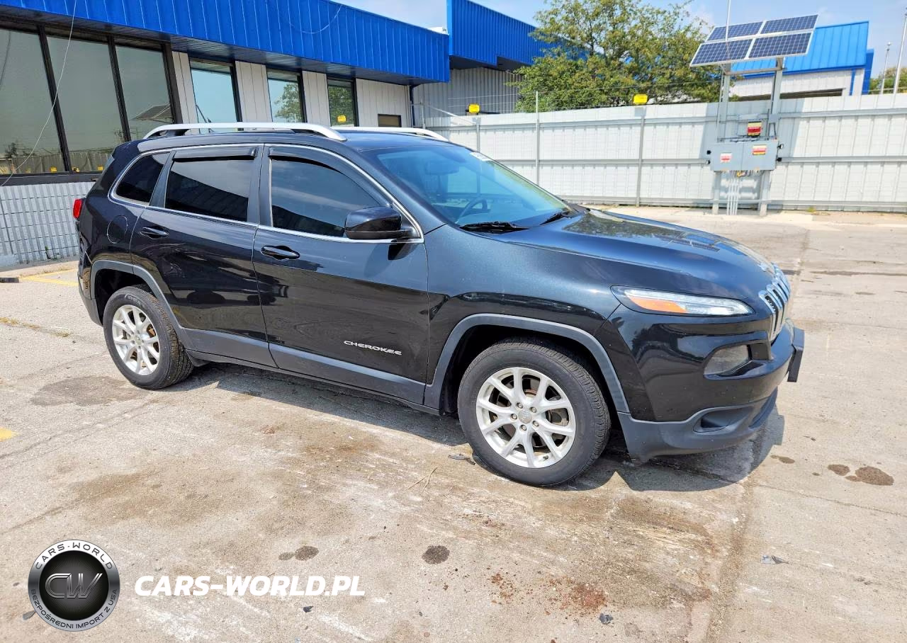 2015 Jeep Cherokee Latitude VIN:1C4PJLCBXFW660515 - 4